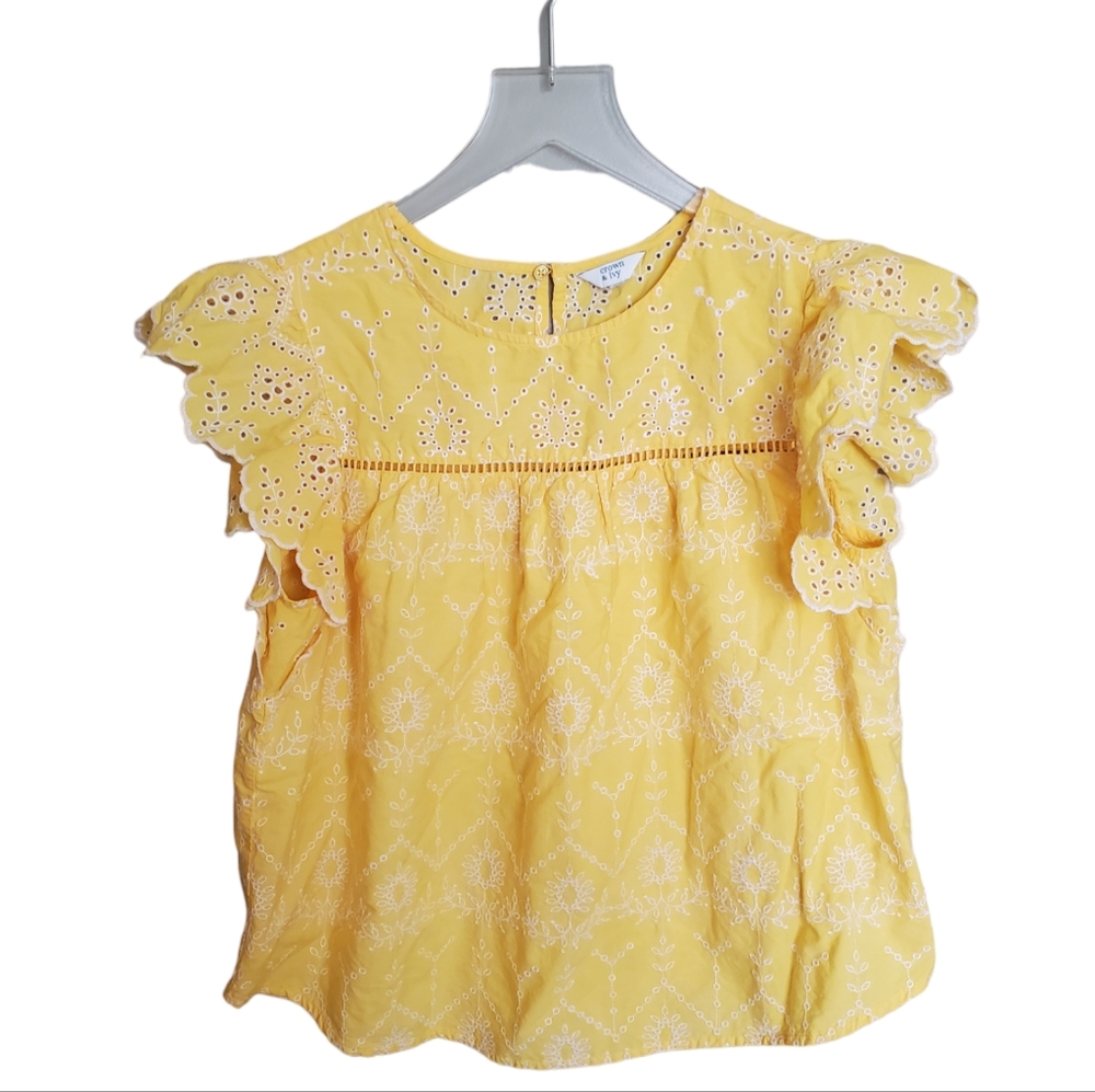 Women's Flutter Sleeve Embroidered Eyelet Blouse Crown&Ivy